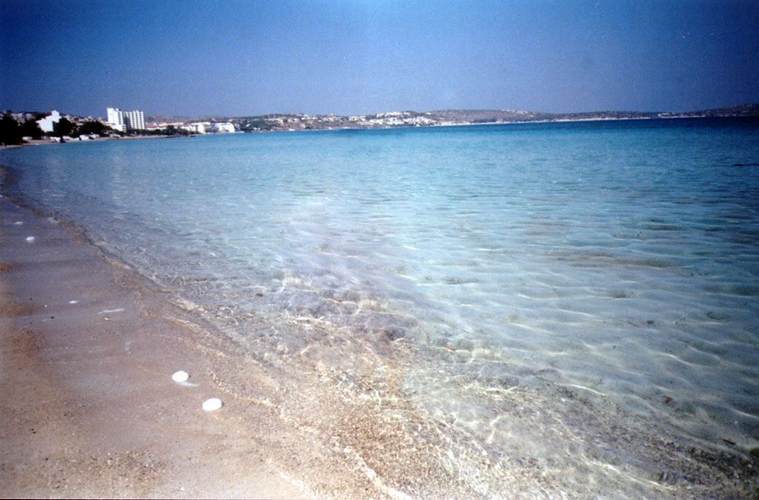 Med cesme в реальном времени. Бирюзовый пляж в Измире. Измир фото пляжей. Boheme Beach Cesme. Kindil Cesme.